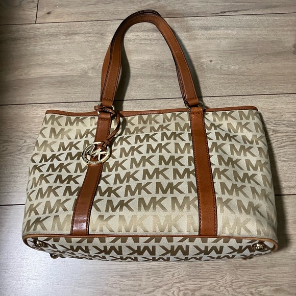 Michael Kors Shoulder Bag - Picture 1 of 8